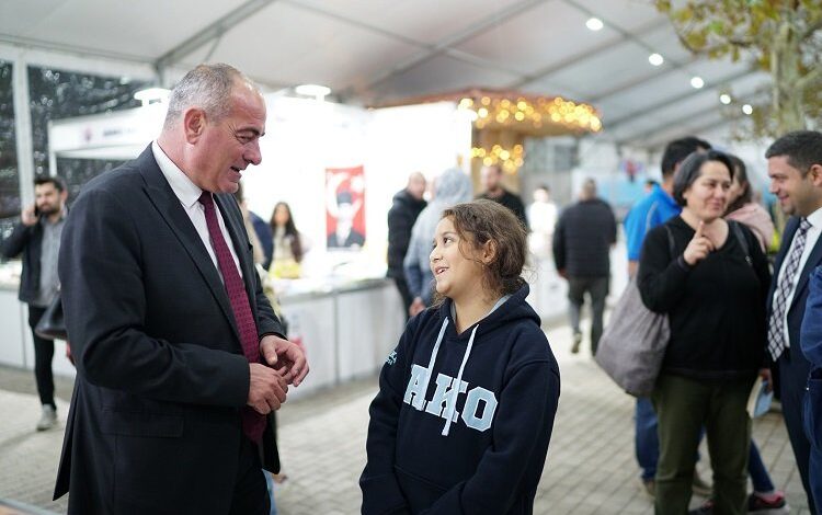Gemlik’te Kitap Limanı’nda Atatürk ve Cumhuriyet söyleşisi Gemlik’te Kitap Limanı’nda Atatürk ve Cumhuriyet söyleşisi