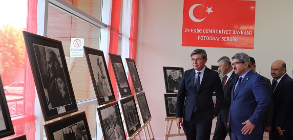 Kazak Büyükelçi KOTO’nun Atatürk Sergisi’ne hayran kaldı