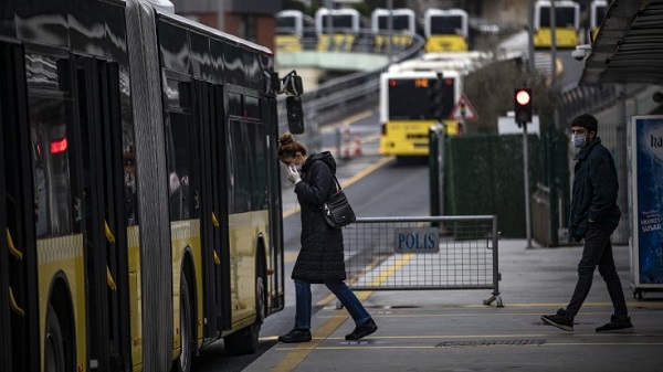 Toplu taşımada yarı yarıya yolcu taşıma yasağı kaldırıldı