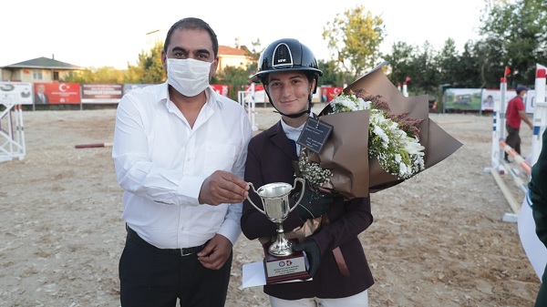 İzmit Belediyesi Gazi Mustafa Kemal Kupası Binicilik yarışları Gebze’de nefesleri kesti