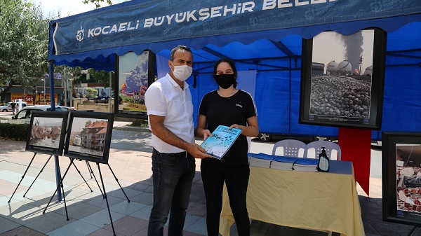 Yürüyüş yolunda Büyükşehir deprem standı kurdu