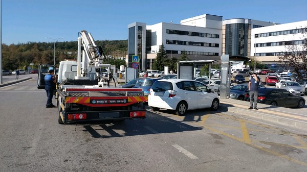 Büyükşehir Hatalı Parklanma Yapan Araçlara Ceza Kesiyor