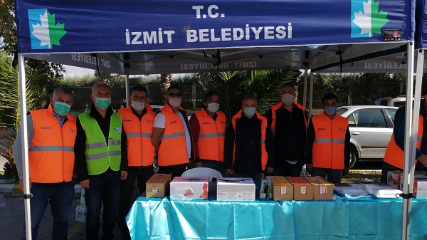 İzmit Belediyesinin ikinci yardım ekibi İzmir’e ulaştı