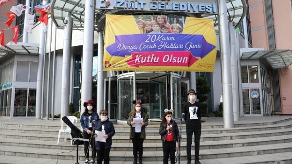 İzmitli Çocuklar haklarını İzmit Belediyesi’yle duyurdu