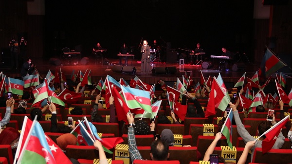 Azerin “Tek Millet İki Devlet Konseri”yle Kocaelilileri mest etti