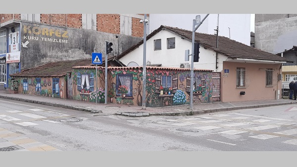 İzmit Belediyesi eski evi resimlerle renklendirdi