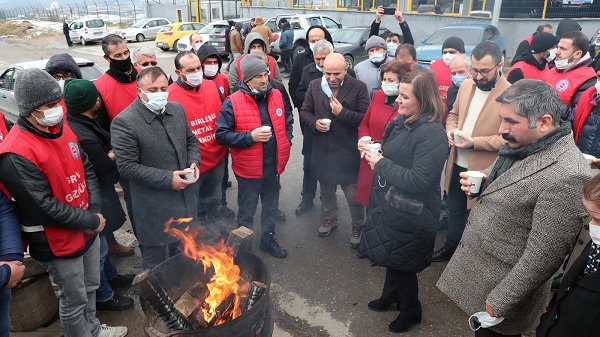 Başkan Hürriyet’ten Çayırova’da grevdeki Baldur işçilerine anlamlı destek