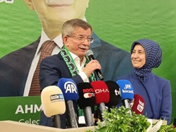 Ahmet Davutoğlu ve eşi Sare Davutoğlu,