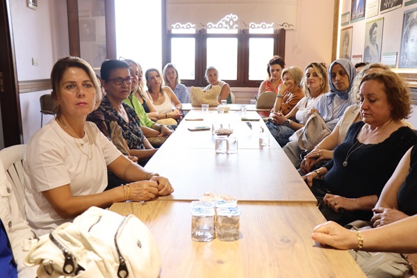 İzmit Belediyesi “Kadın Kadına Konak Buluşmaları” başladı