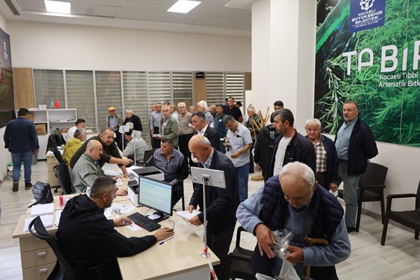 Kocaeli Büyükşehir’den Üreticilere Tohum Desteği