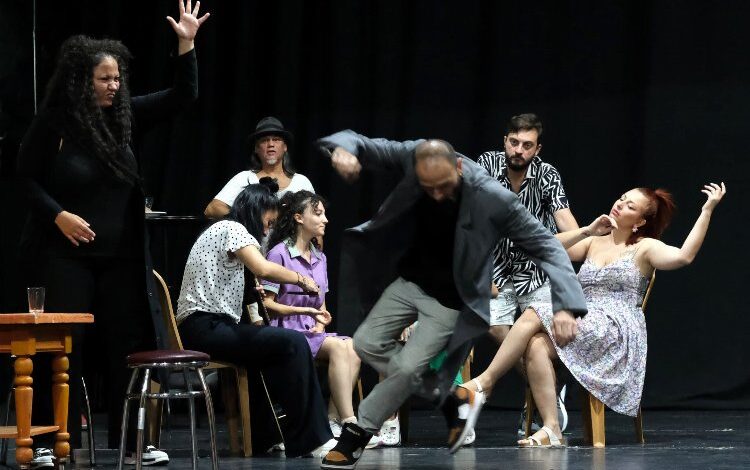 Bursa Devlet perdeyi ‘Mai ve Siyah’ ile açıyor Bursa Devlet perdeyi ‘Mai ve Siyah’ ile açıyor