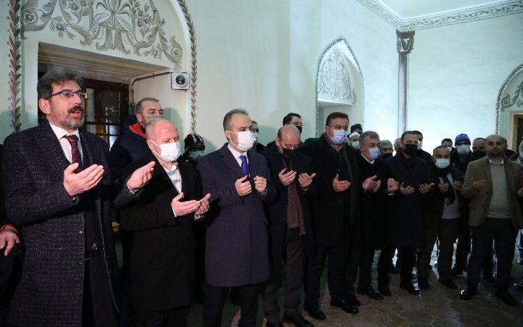 Bursa camilerinde kandil coşkusu Bursa camilerinde kandil coşkusu