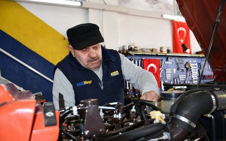 Bursa İznik’te yarım asırdır traktörlere hayat veriyor Bursa İznik’te yarım asırdır traktörlere hayat veriyor