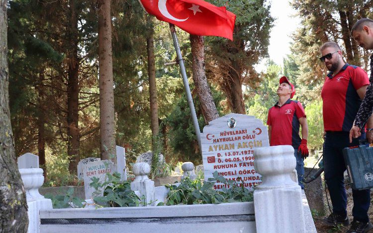 İzmitli şehidin kabri yenilendi İzmitli şehidin kabri yenilendi