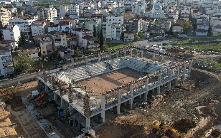 Çayırova’da Kapalı Spor Salonu’nda çalışmalar tam gaz