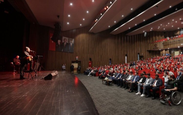 Kocaeli’nde Uğur Işılak’la 19 Mayıs Bayramı coşkusu