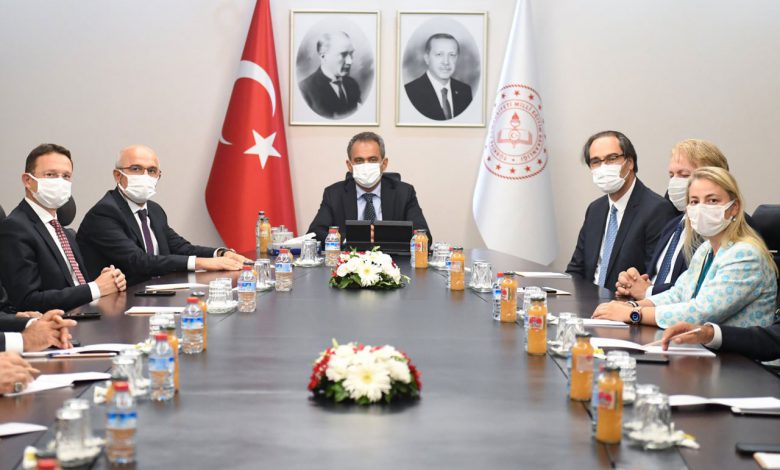 Bakan Özer: “Okulların açılması için vakaların sıfırlanmasını bekleyemeyiz” Bakan Özer: “Okulların açılması için vakaların sıfırlanmasını bekleyemeyiz”