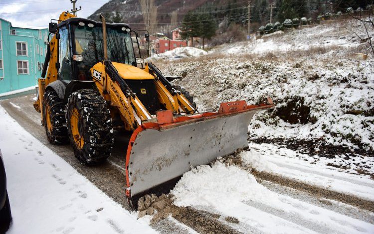 Bursa Yıldırım’da kar mesaisi Bursa Yıldırım’da kar mesaisi