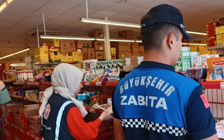 Kocaeli Zabıtası market denetimlerini sürdürüyor