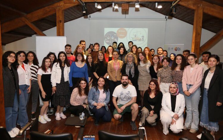 Başkan Sengel geleceğin hukukçuları ile buluştu Başkan Sengel geleceğin hukukçuları ile buluştu