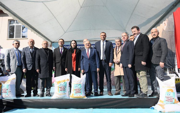 Kayseri Büyükşehir’den çiftçiye destek