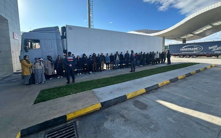 Edirne’de 36 kaçak göçmen yakalandı Edirne’de 36 kaçak göçmen yakalandı