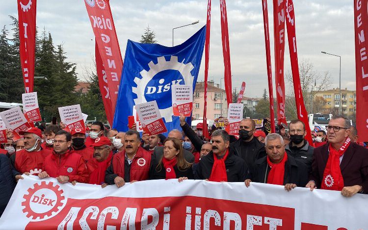 DİSK: “Sefalet değil, geçinecek ücret istiyoruz” DİSK: “Sefalet değil, geçinecek ücret istiyoruz”