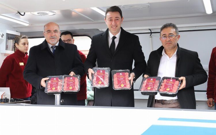 Bandırma’da ‘mobil et satışı’na başladı… Kıymanın kilosu 225 TL Bandırma’da ‘mobil et satışı’na başladı… Kıymanın kilosu 225 TL