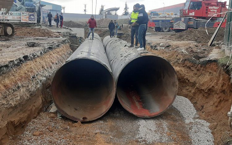 Gebze GOSB deresinde dev borular kullanılıyor