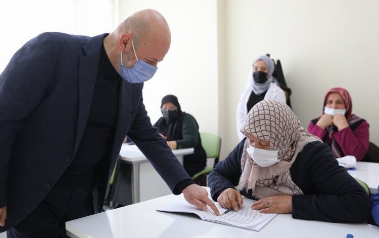 Kayseri Kocasinan’da kadınlar okuma kursu Kayseri Kocasinan’da kadınlar okuma kursu