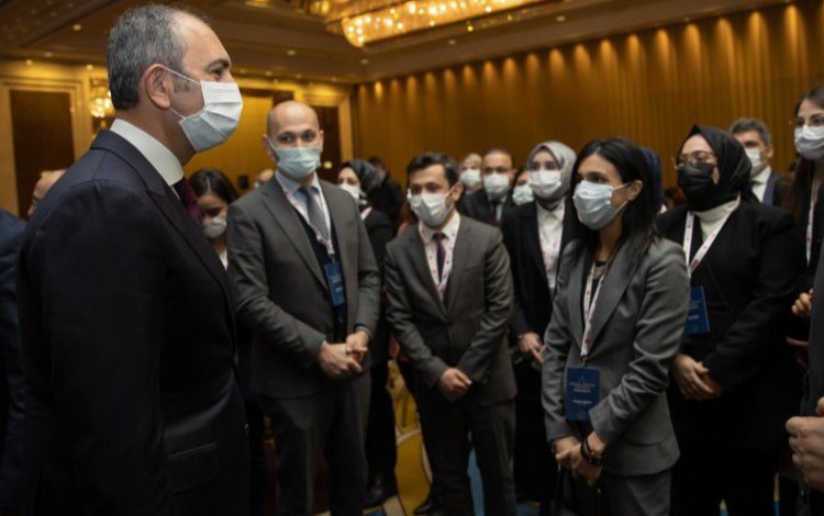 Bakan Gül’den hukukta ‘nitelik’ vurgusu Bakan Gül’den hukukta ‘nitelik’ vurgusu