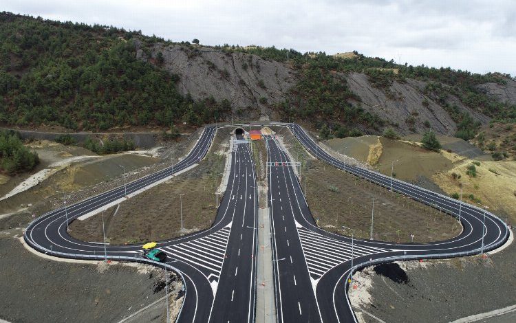 Edebyat Yolu seyahati kısalttığı gibi tasarruf da sağladı
