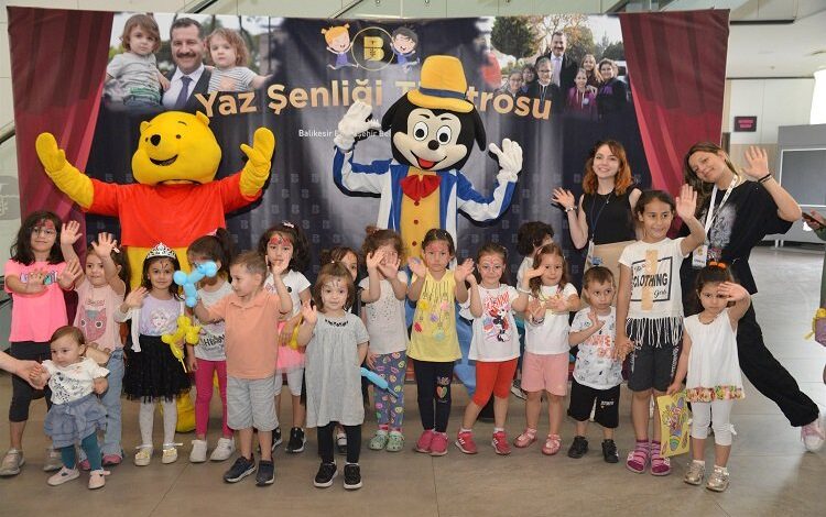 Balıkesir Büyükşehir’in Tiyatro Festivali’ne izleyici akını