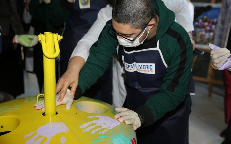 Atıklar esere dönüştü Atıklar esere dönüştü