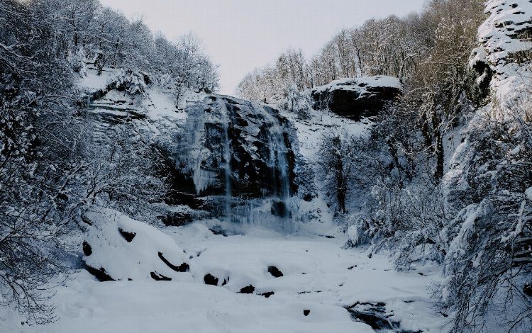 Bursa’da Suuçtu Şelalesi kışında büyülüyor Bursa’da Suuçtu Şelalesi kışında büyülüyor