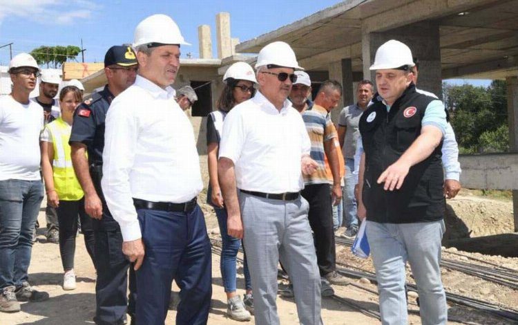 Yangının yaralarını sarılıyor Yangının yaralarını sarılıyor