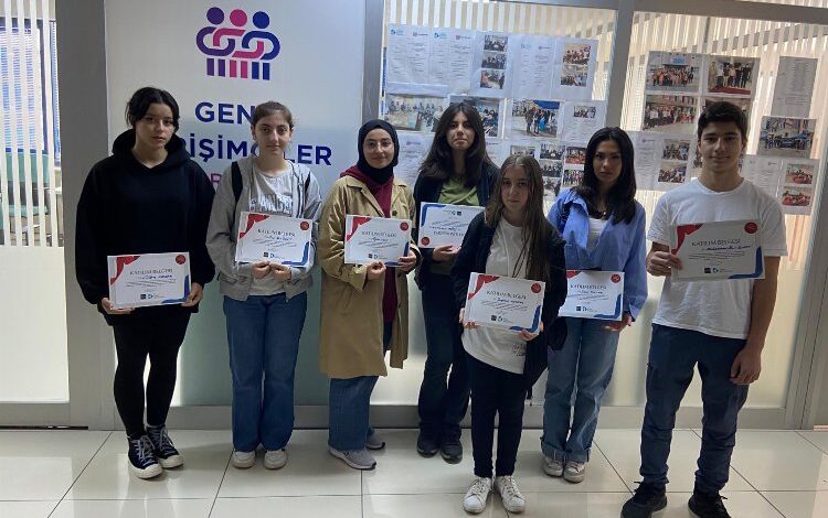 İzmitli genç girişimciler sertifikalandı İzmitli genç girişimciler sertifikalandı