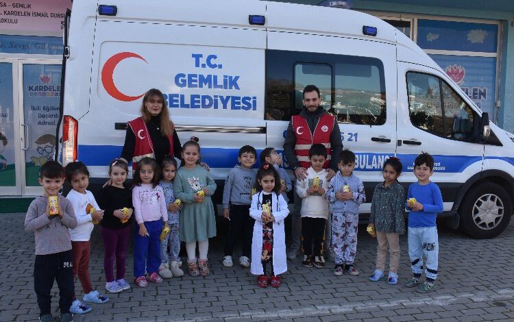 Bursa Gemlik’te anaokuluna ‘sağlıklı’ ziyaret Bursa Gemlik’te anaokuluna ‘sağlıklı’ ziyaret