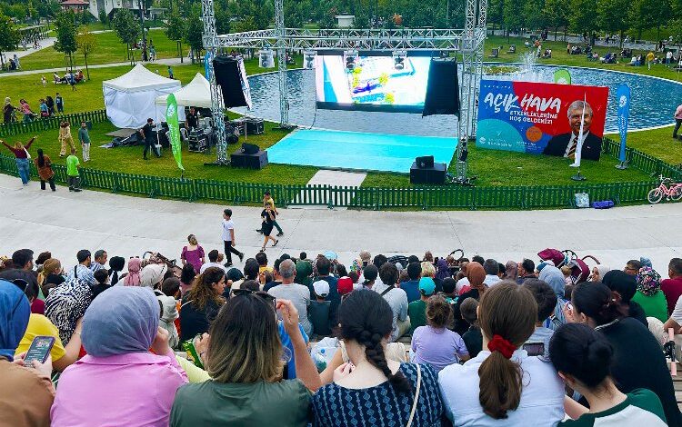Sakarya’da çocuklar ve aileleri ‘Millet’te buluştu Sakarya’da çocuklar ve aileleri ‘Millet’te buluştu