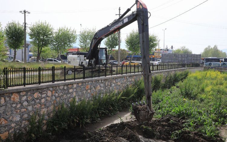 Muğla dereleri temizlemeye devam ediyor
