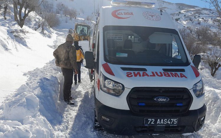 Batman Sason’da sağlık ekipleri COVID hastası için seferber oldu Batman Sason’da sağlık ekipleri COVID hastası için seferber oldu