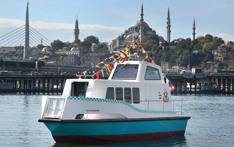 Deniz taksiler trafiğe meydan okuyor