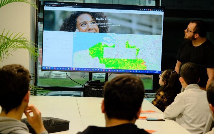 Geleceğin yazılımcıları sektör profesyonelleri ile buluştu Geleceğin yazılımcıları sektör profesyonelleri ile buluştu