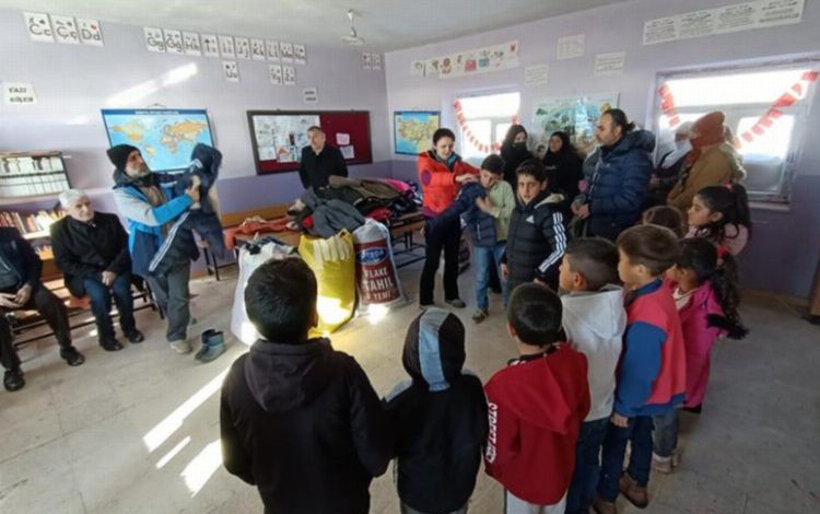 Bursa İnegöllü dağcılar Bitlis’te yürekleri ısıttı