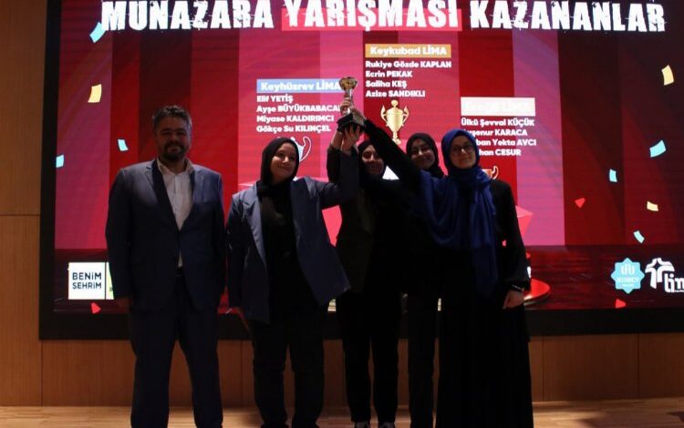 Konya’da liseli gençler münazarada yarıştı Konya’da liseli gençler münazarada yarıştı