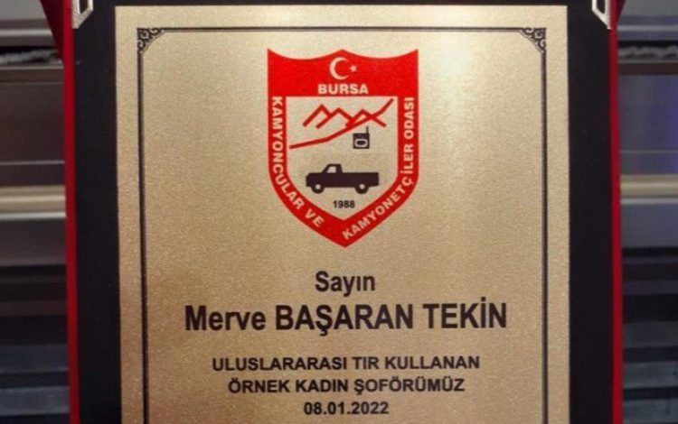 Bursa’nın ödüllü kadın tır şoföründen 8 Mart Dünya Kadınlar Günü mesajı Bursa’nın ödüllü kadın tır şoföründen 8 Mart Dünya Kadınlar Günü mesajı