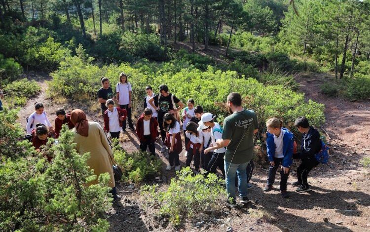 Öğrenciler doğal yaşamın izinde Öğrenciler doğal yaşamın izinde