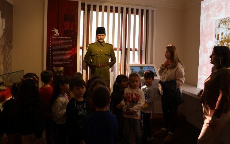 Kocaeli’de öğrenciler Atatürk ve Milli Mücadele Anı Evi’ni çok sevdi Kocaeli’de öğrenciler Atatürk ve Milli Mücadele Anı Evi’ni çok sevdi