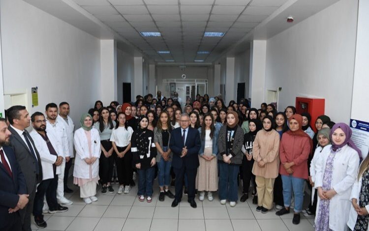 Kayseri Büyükşehir’den öğrencilere ulaşım yardımı