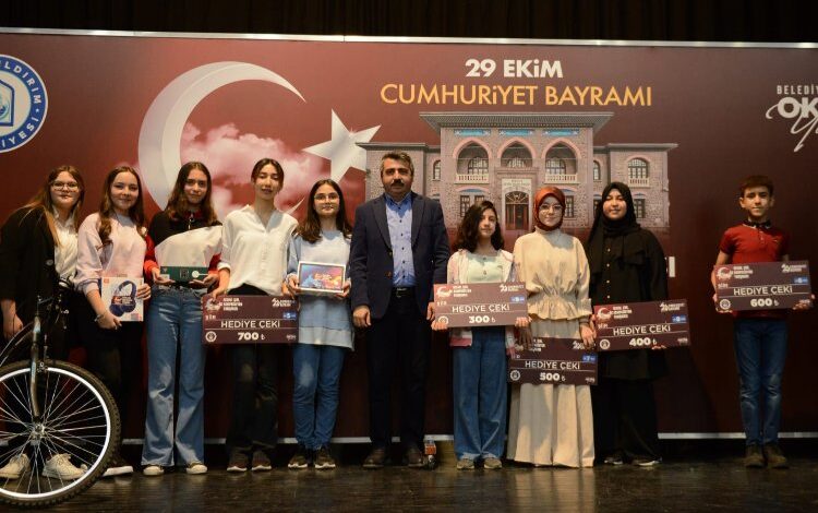 29 Ekim’i en iyi anlatan öğrenciler Yıldırım’da ödüllendirildi 29 Ekim’i en iyi anlatan öğrenciler Yıldırım’da ödüllendirildi